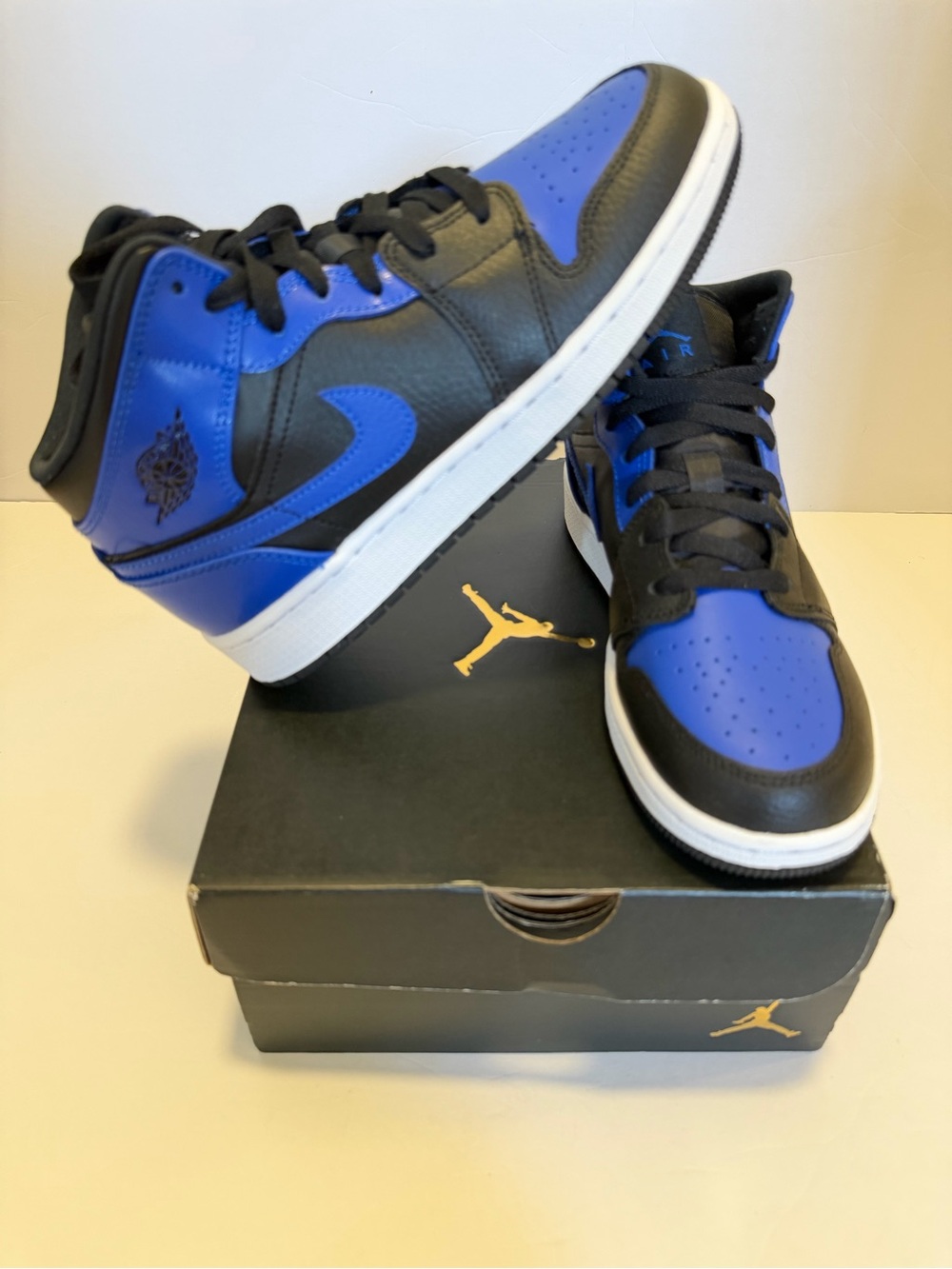 Nike Air Jordan 1 Mid Shoes Big kid’s Size 5Y Hyper Royal Blue